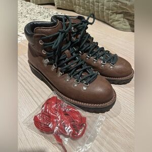 J. Crew Men’s Hiking Boots in Tumbled Leather